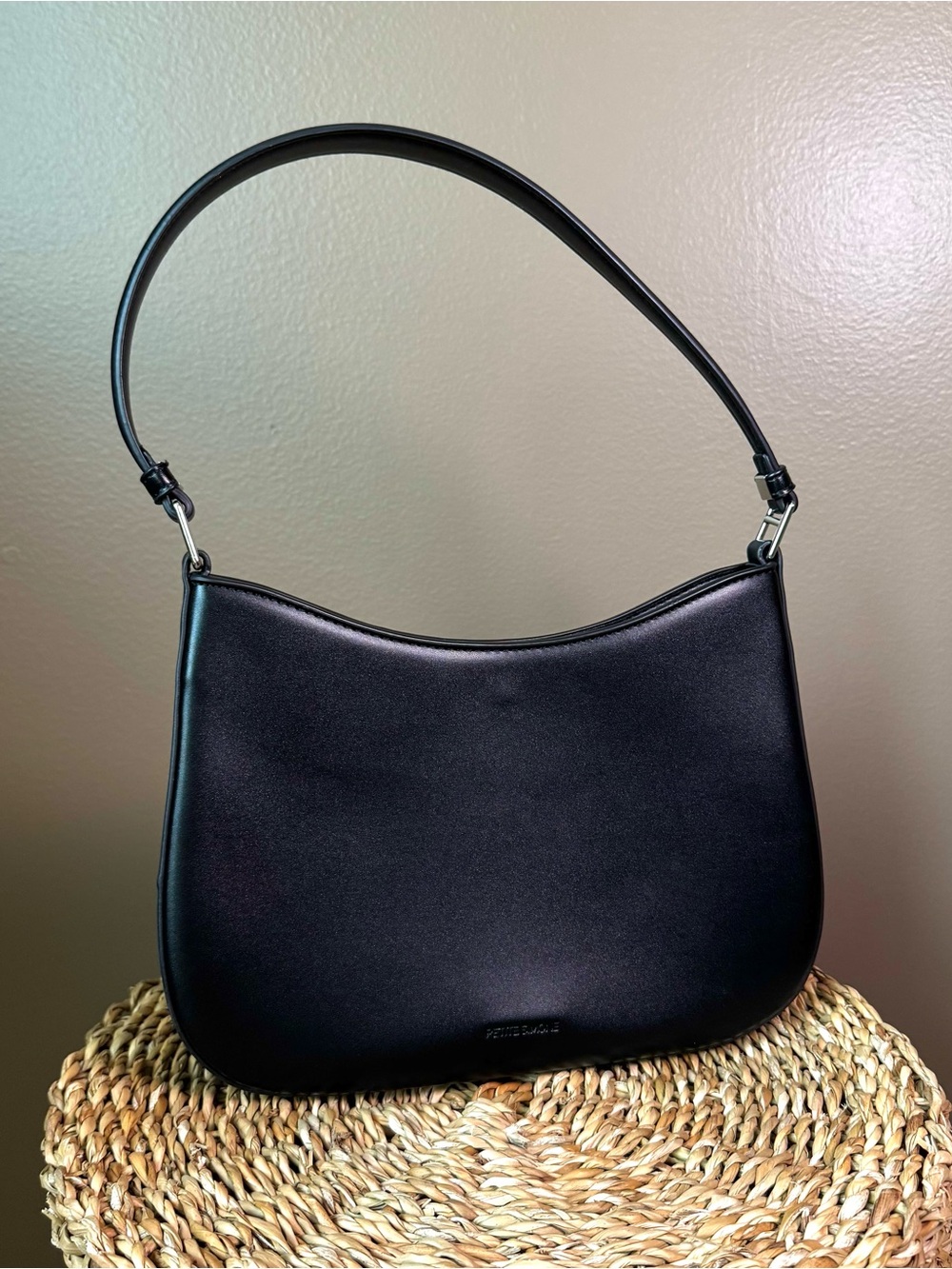Black shoulder bag